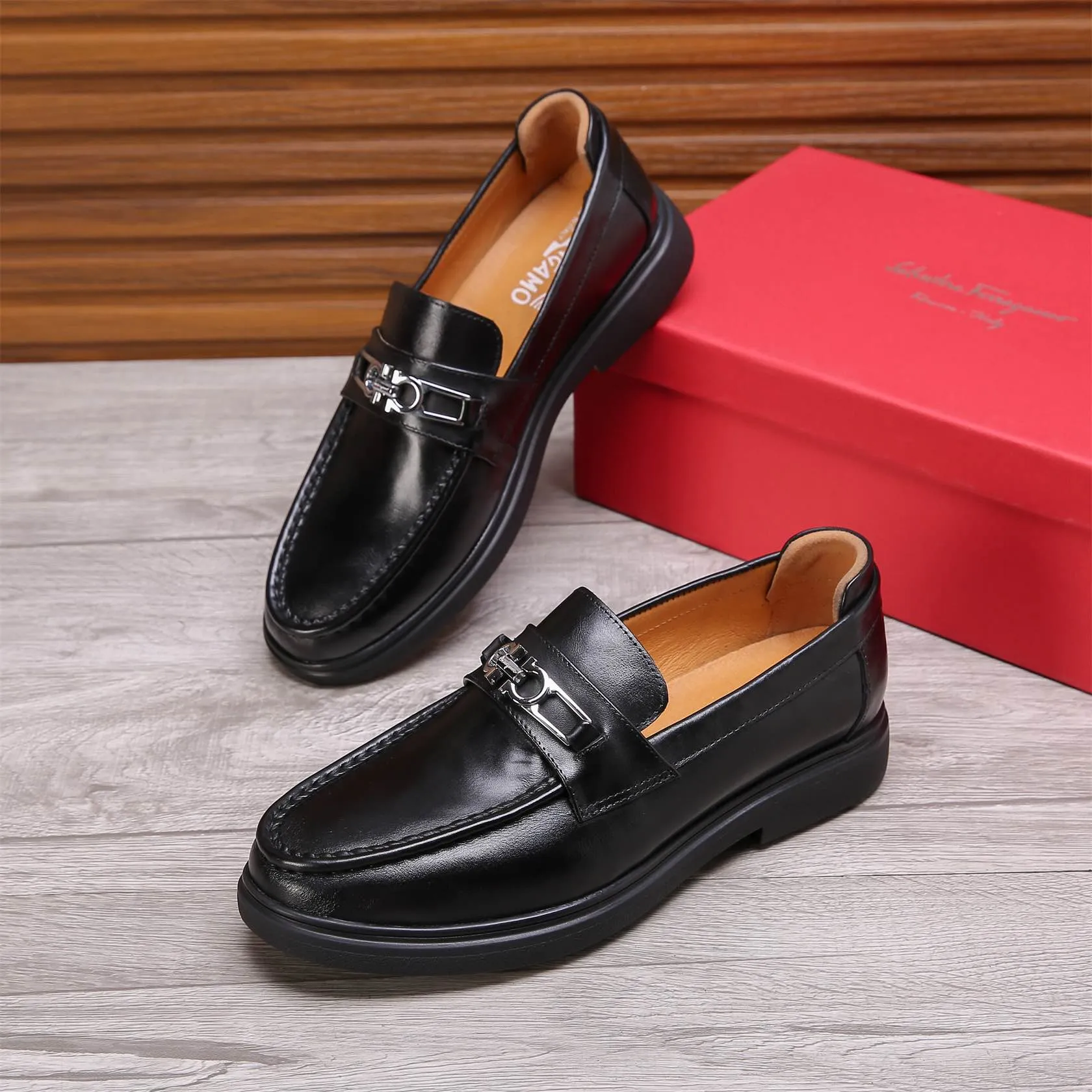 Men's shoes 💰460 🕷🕷🐂【Ferragamo】Ferragamo Popular fashionable casual shoes🇨🇳Official website counter 1:1 production, original mold opening💯Good quality visible, imported high-end first-layer waxed calfskin, water-dyed🐂leather lining🌿very clear texture, high-quality waterproof, non-slip and wear-resistant outsole🎋high quality and low price, truly handmade🍓Black optional! Code number 38-44 (45-46 customized)......